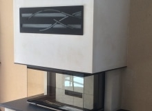 Cheminée en pierre blanche et granit avec foyer 895-3V