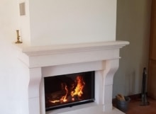 Cheminée Valines avec foyer 841 porte relevable